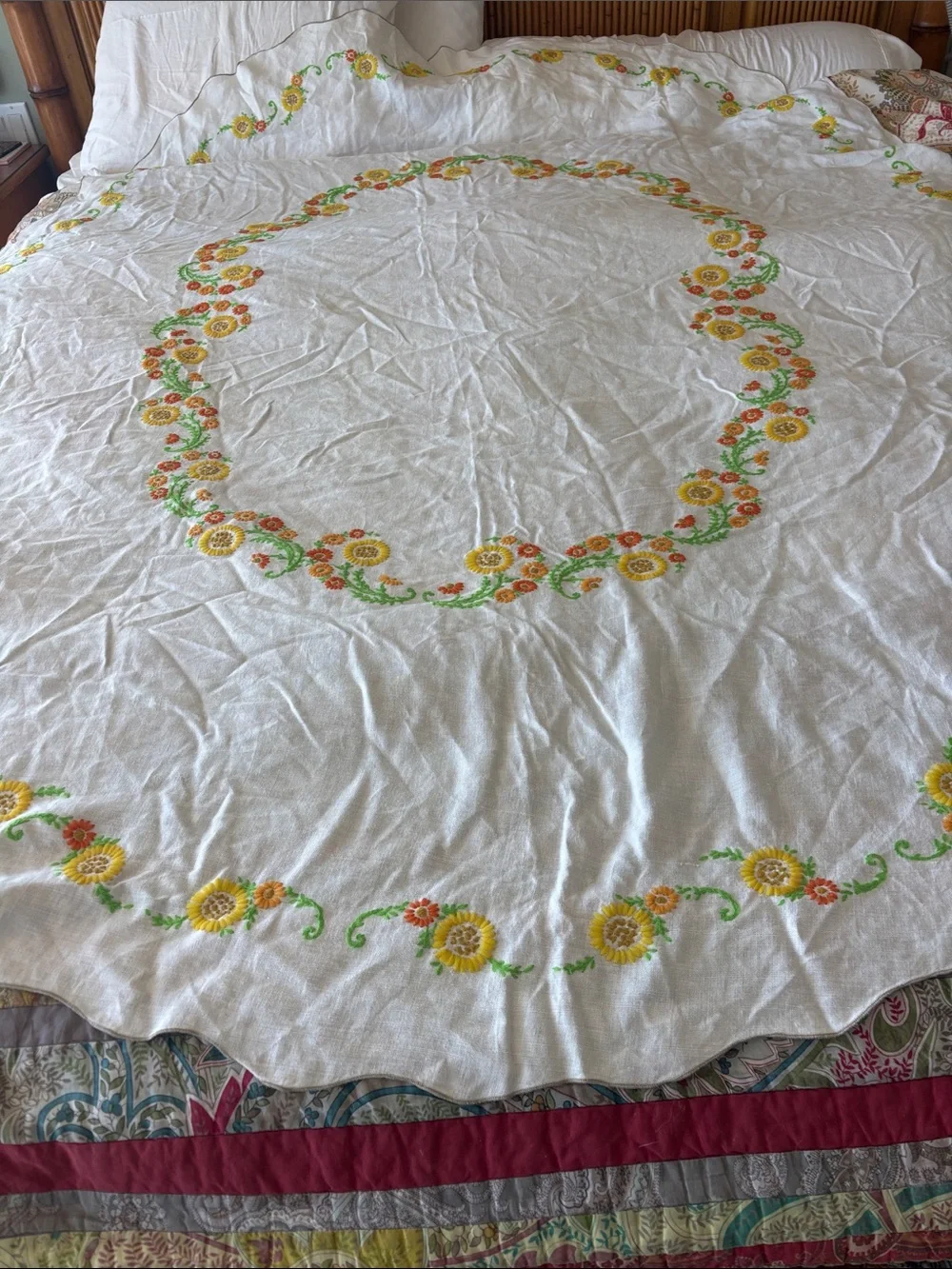 Vintage floral embroidery oval tablecloth